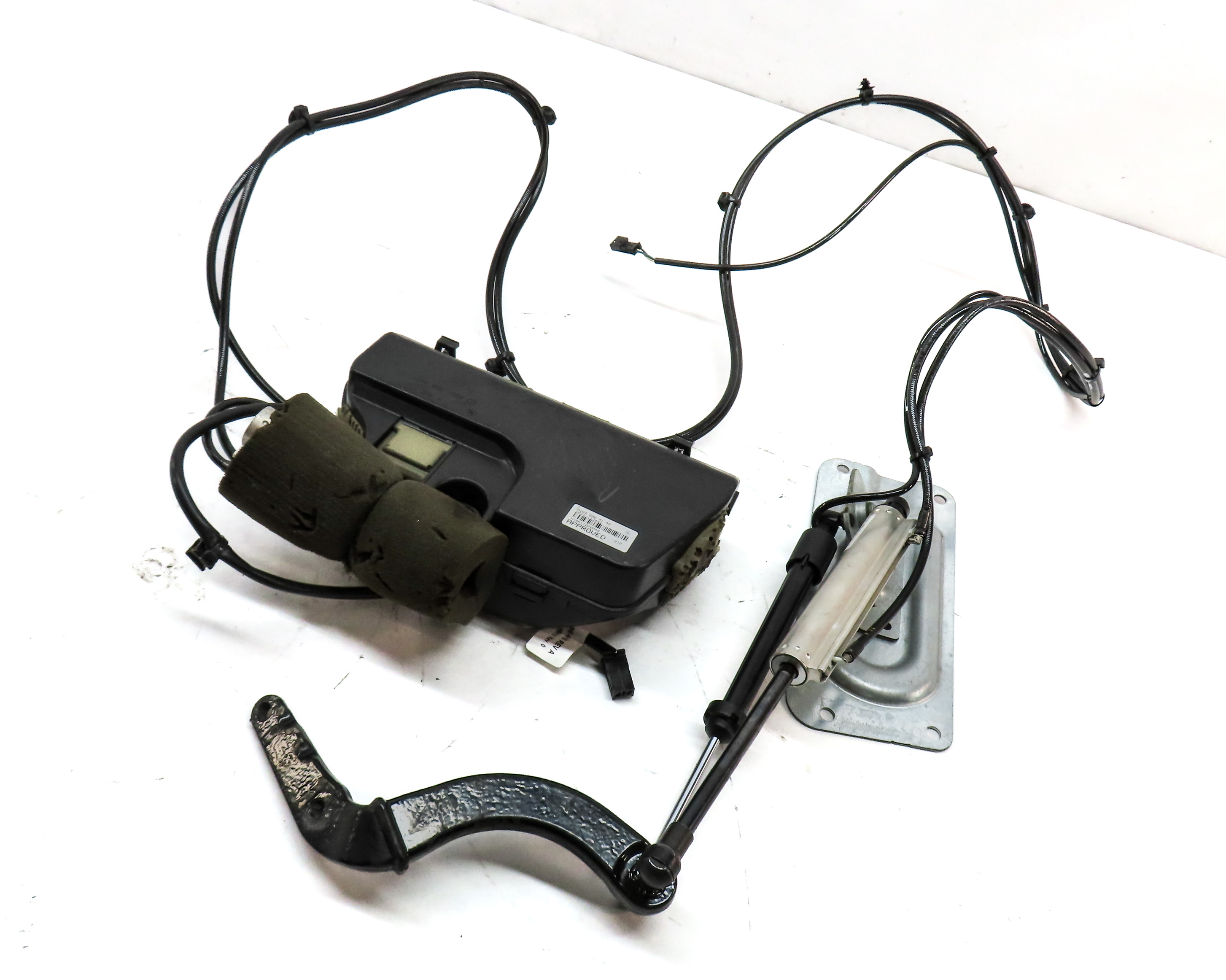 10-12 GL450 GL550 W164 X164 REAR TRUNK HATCH LIFT ASSIST MOTOR ASSEMBLY — exact item pictured
